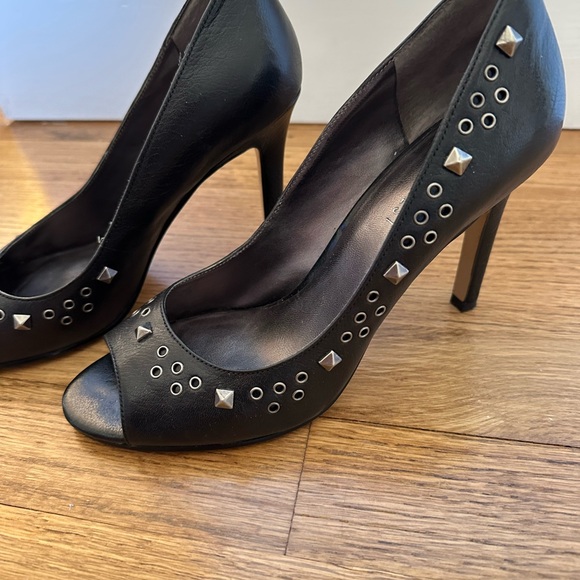 Nine West Women’s Studded Open Toe Leather Black Heels Size 6 - Picture 2 of 9